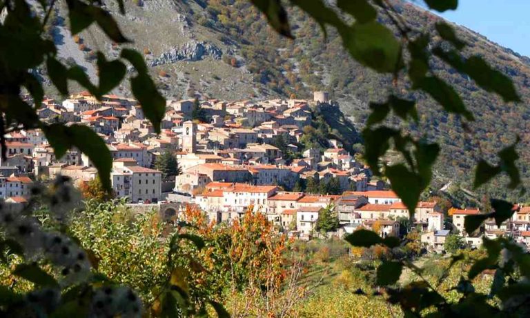 "Maestra Natura": la scuola di Ortona dei Marsi riapre per un giorno e 60 bambini daranno vita ai laboratori dell'ISS|