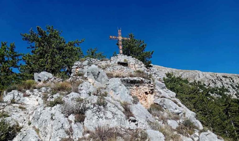 Il CAI ritraccia il percorso storico della vecchia Celano sul Monte Tino e gli Alpini ristrutturano l'antica chiesetta|||||||||