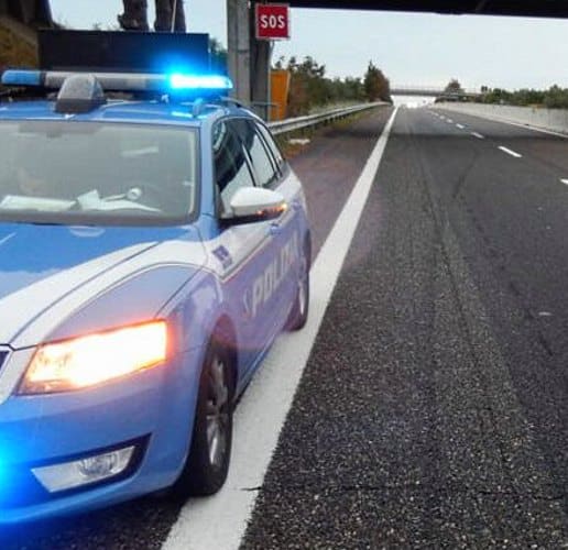 Investito dopo aver scavalcato la rete di protezione dell'autostrada A25