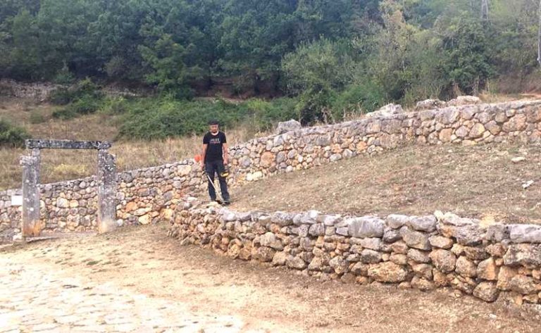 Lavori di pulizia e manutenzione dell'area che circonda l'antica chiesa di Santa Maria in Valle Proclaneta