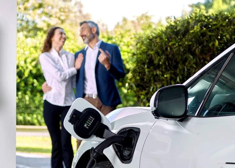 Colonnina di ricarica per auto elettriche installata a Forme di Massa d'Albe