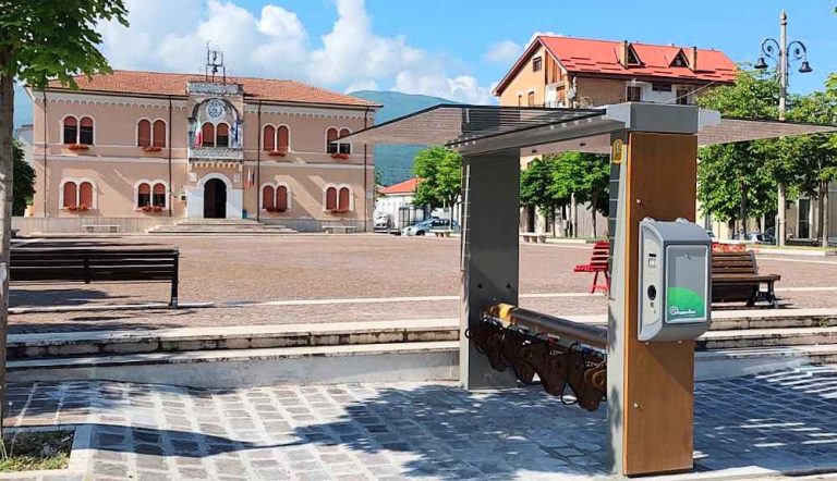 Installata a Gioia dei Marsi una delle prime postazioni di ricarica elettrica di bici e auto