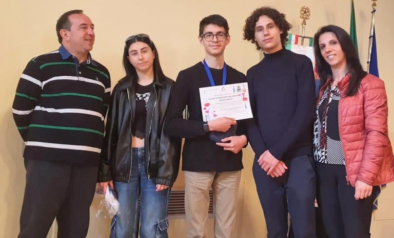 Riccardo D'Elia dell'Istituto "Majorana" di Avezzano primo classificato per la provincia dell’Aquila ai Giochi della Chimica