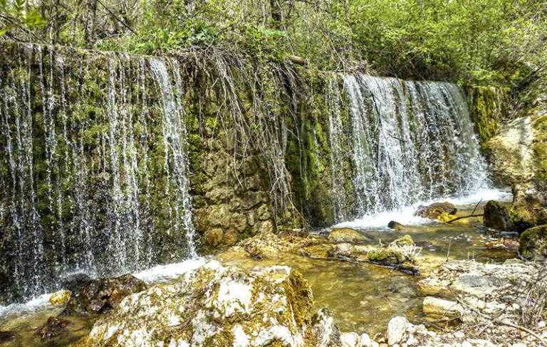 Permangono le condizioni di pericolo per il torrente La Foce: prorogata la chiusura dei sentieri delle Gole di Aielli-Celano