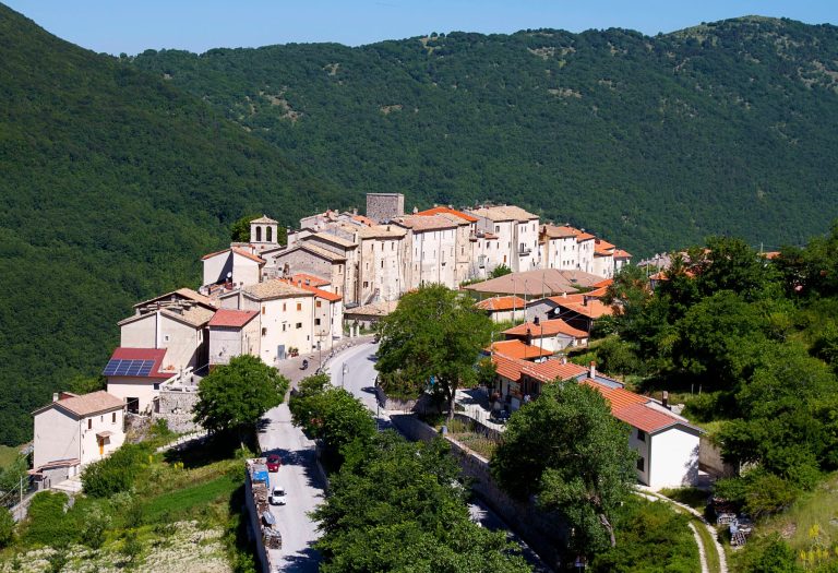 Il Comune di Bisegna organizza servizio di trasporto gratuito per anziani e persone non automunite per Pescasseroli e Pescina