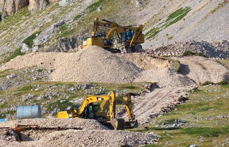 Ruspe a lavoro nella Valle delle Lenzuola a Ovindoli