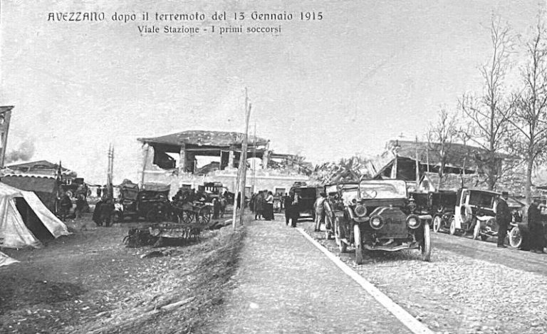 La stazione ferroviaria di Avezzano ridotta in macerie dopo il terremoto del 13 Gennaio 1915|