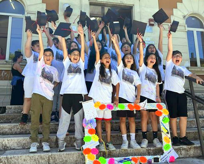 Attestato e medaglia di fine corso ai ragazzi della 5^A della primaria di Carsoli