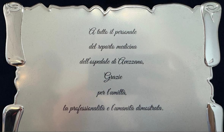 Una famiglia dona una targa per ringraziare il reparto Medicina dell'Ospedale di Avezzano: "Per l'umiltà