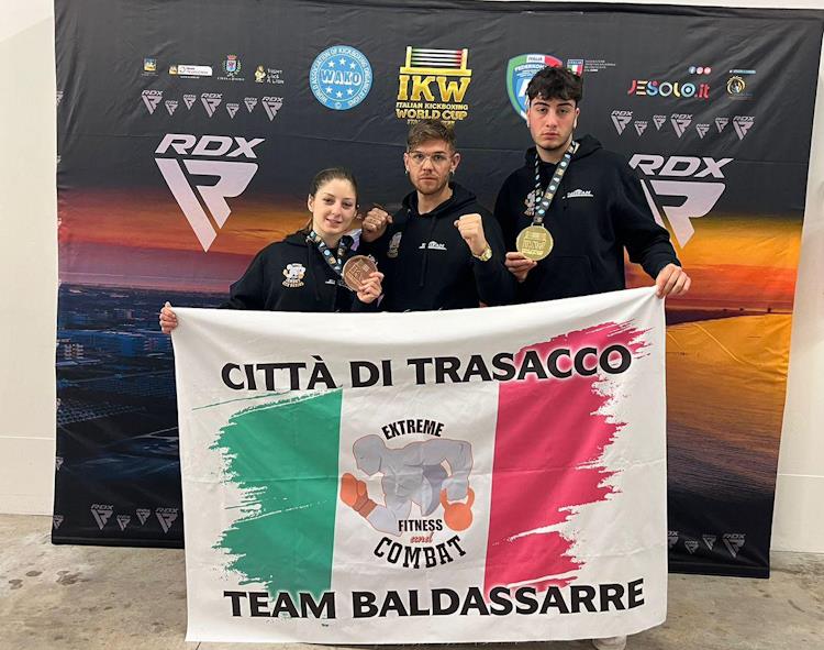 Gli atleti D'Angelo e Magnante del Team Baldassarre sul podio mondiale di kickboxing