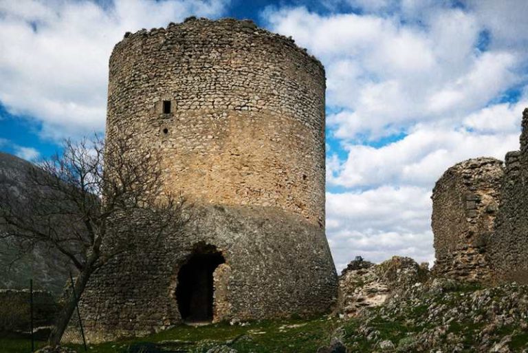 "Marsica medievale: torri e castelli"