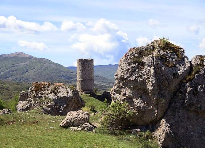 Il sentiero V2 tra Gioia dei Marsi e la Torre di Sperone chiuso al transito dei veicoli