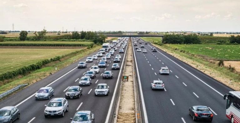 Traffico da bollino rosso durante l'esodo estivo: ecco il calendario dei giorni più a rischio