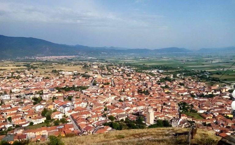 Nuovo asfalto sulle strade di Trasacco e pulizia dei fossi del Fucino