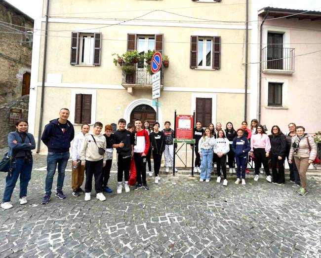 Conclusa con la partecipazione degli studenti la due giorni dedicata al Trekking urbano "Celano