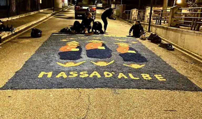 Un "tappeto" dedicato alla SS. Trinità: l'idea e la devozione di un gruppo di giovani di Massa d'Albe