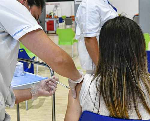 Record di somministrazioni vaccinali anti Covid: oltre 619 mila nella giornata di ieri