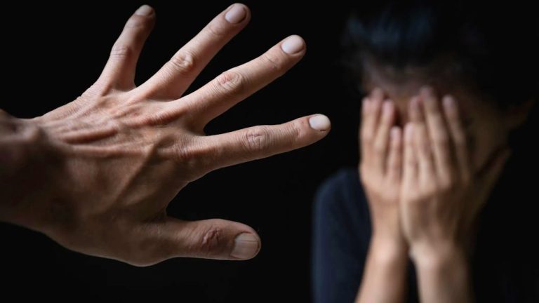 La Regione Abruzzo finanzia due nuovi centri per uomini autori di violenza domestica e di genere