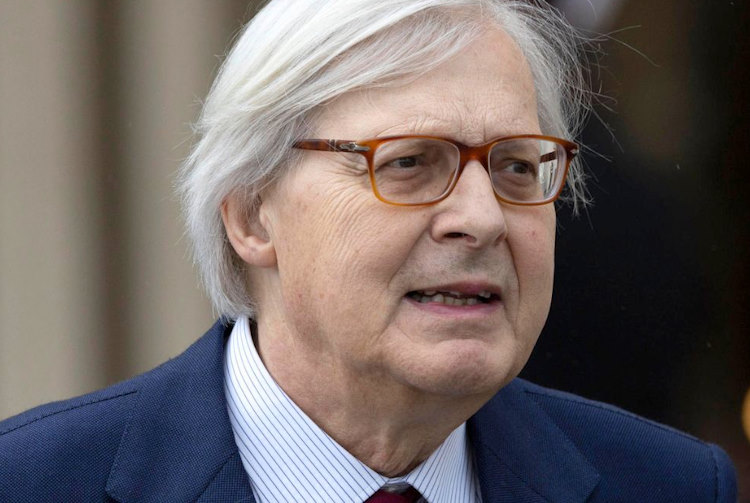 Giro d'Italia: Vittorio Sgarbi sarà ad Avezzano per parlare di arte e cultura||