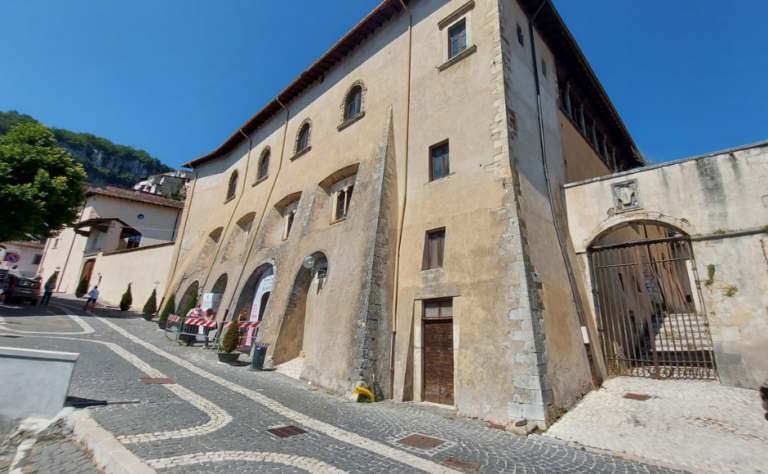 Palazzo ducale Orsini-Colonna