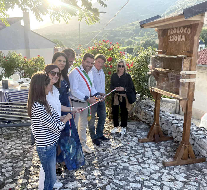 Inaugurata la Biblioteca "Book Crossing - Il libro Viaggiatore" a Santa Jona