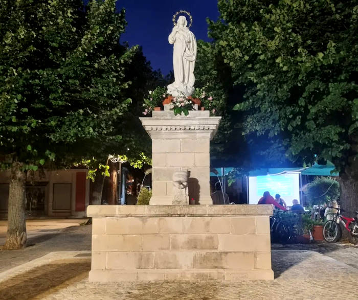 Torna all'antico splendore la fontana con l'Immacolata di piazza Sant'Antonio a Pescasseroli