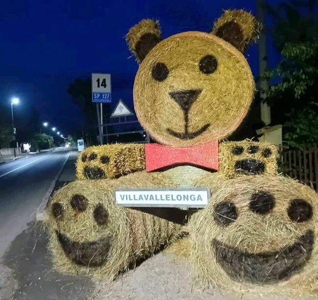 Un orso col papillon? Solo a Villavallelonga!