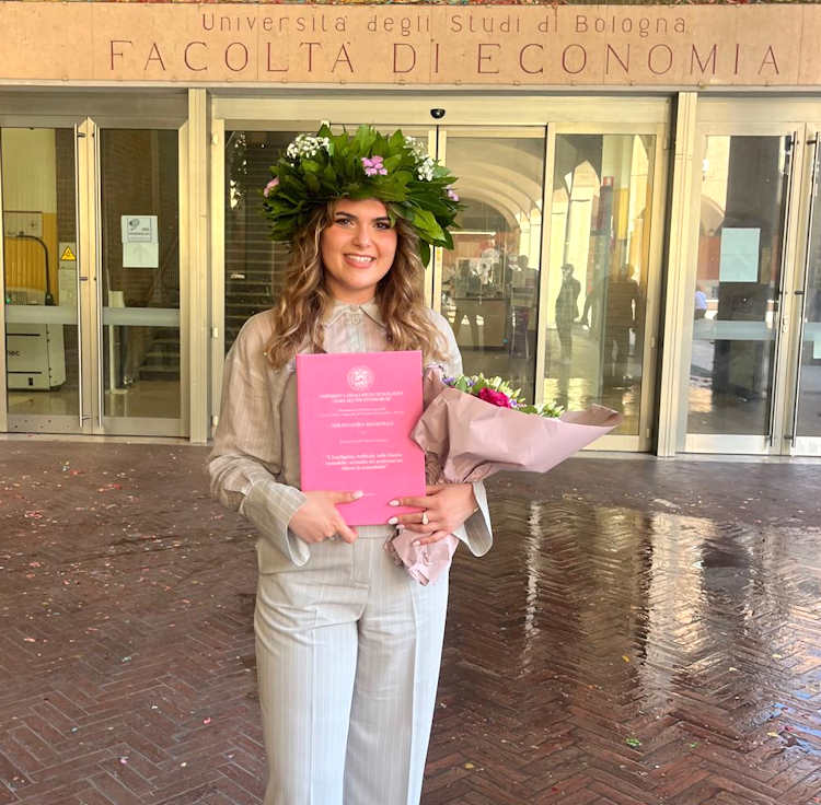 Valeria Ciccarelli si laurea con un brillante 110 e Lode in Finanza Intermediari e Mercati all'Università di Bologna