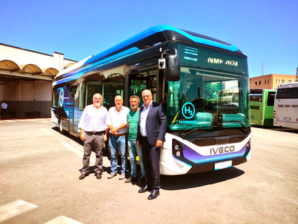 TUA sperimenta l'idrogeno su un bus da Avezzano a Ovindoli e Campo Felice