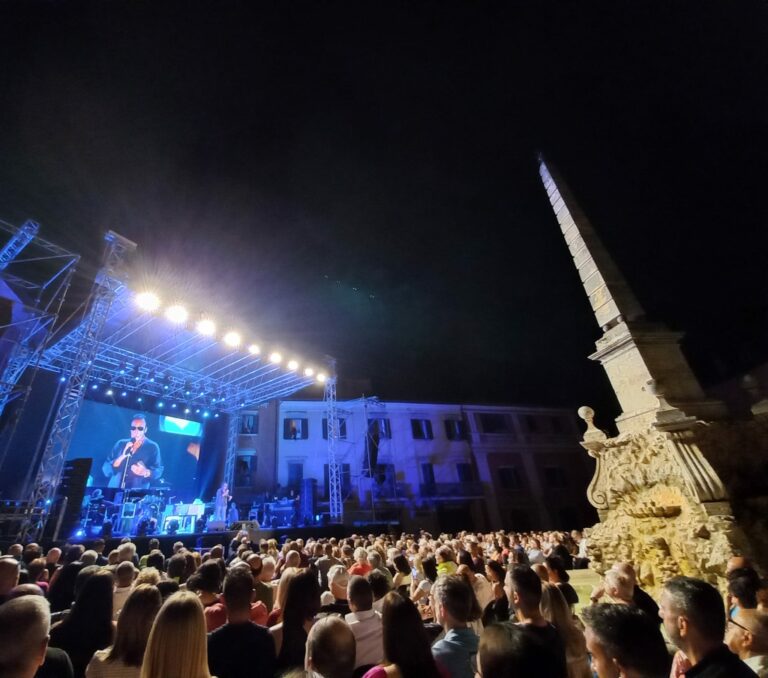 Venditti a Tagliacozzo: un concerto magico per celebrare i 40 anni di "Notte prima degli esami" (foto)