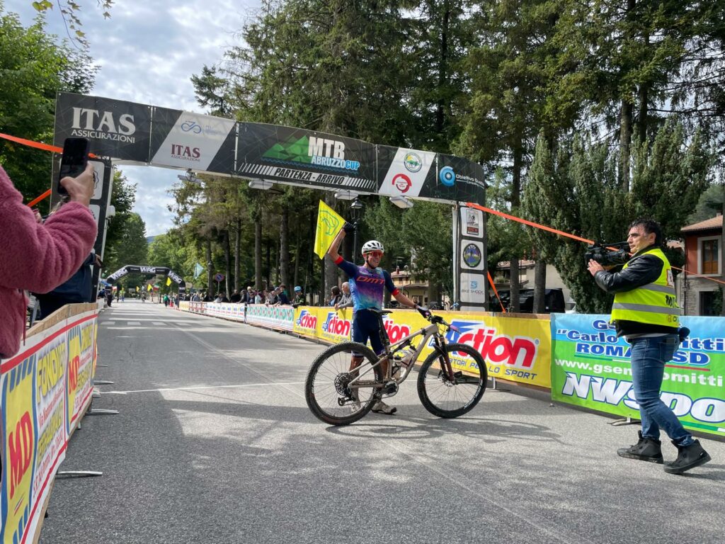 Granfondo Mtb del Parco Nazionale d'Abruzzo, arrivo Menghetti