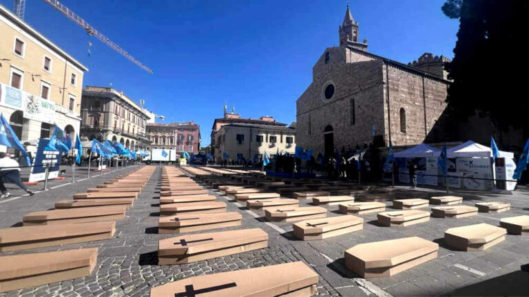 158 bare in piazza a Teramo, la battaglia della Uil contro le morti sul lavoro