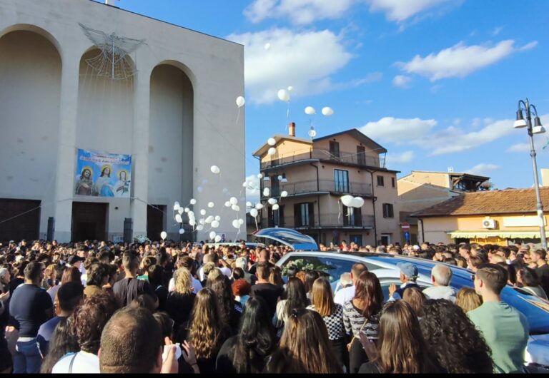 "Addio gigante buono, amabile, rispettoso, solare. Addio amico sincero"