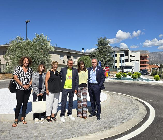 Inizio dell'anno scolastico all'insegna della pace: piantato un ulivo nella nuova rotonda di Via Puglie ad Avezzano