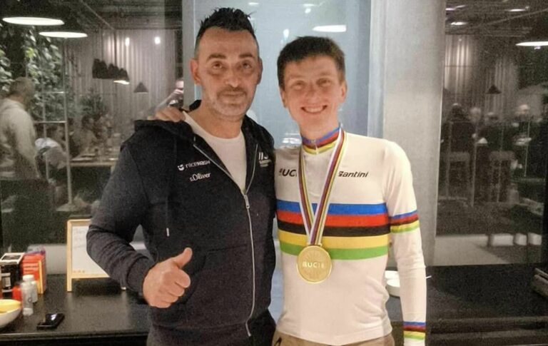 Lo chef marsicano Michele Romano al fianco di Pogacar nella storica conquista dell'oro mondiale su strada