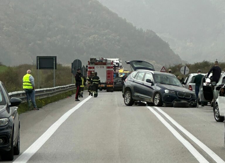 Grave incidente sulla ex Superstrada del Liri: tre auto coinvolte