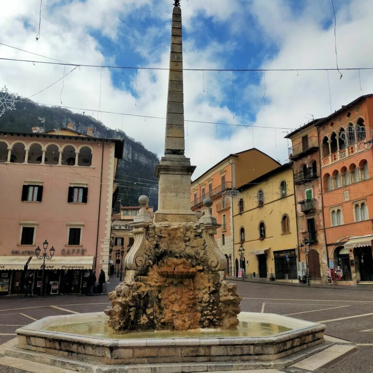 A Tagliacozzo la fontana di Piazza dell’Obelisco compie 200 anni