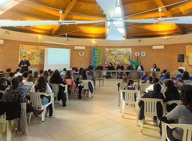 Incontro su bullismo, cyberbullismo e abuso di sostanze per gli studenti di Scurcola Marsicana