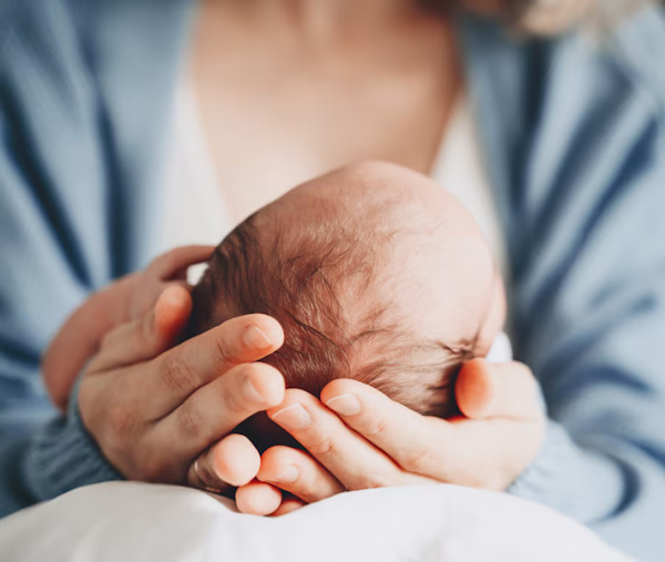 Madri e neonati: nuove linee guida in Abruzzo per il servizio domiciliare di assistenza post partum