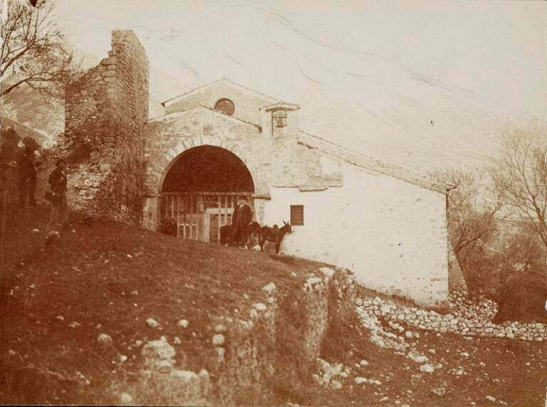 Un'antica e preziosa immagine della chiesa di Santa Maria in Valle Porclaneta della fine dell'800