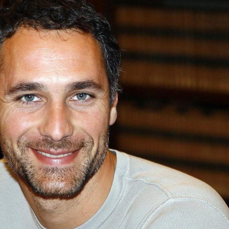 Raoul Bova in scena al Teatro dei Marsi con "Il Nuotatore di Auschwitz" il 21 Dicembre