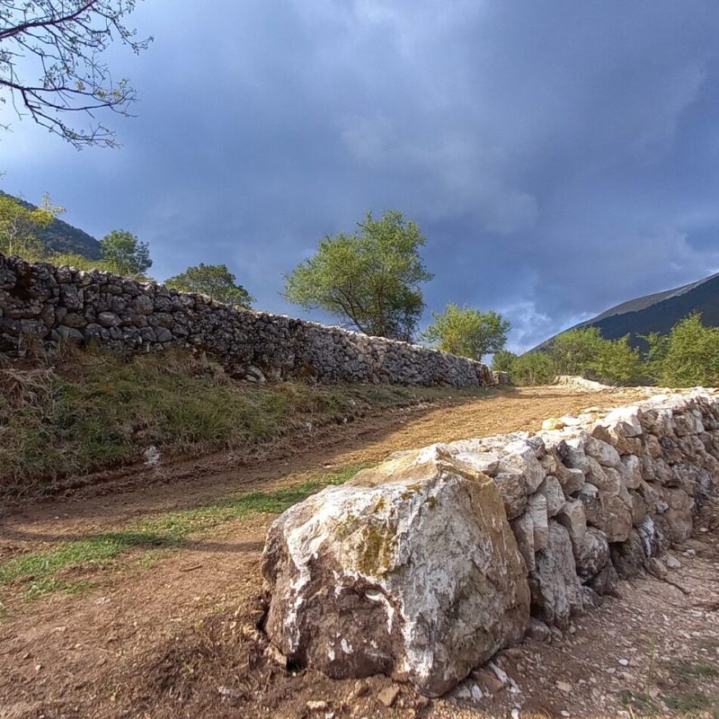 Completati i lavori di recupero sul sentiero H5: il Parco Nazionale d'Abruzzo valorizza i muretti a secco