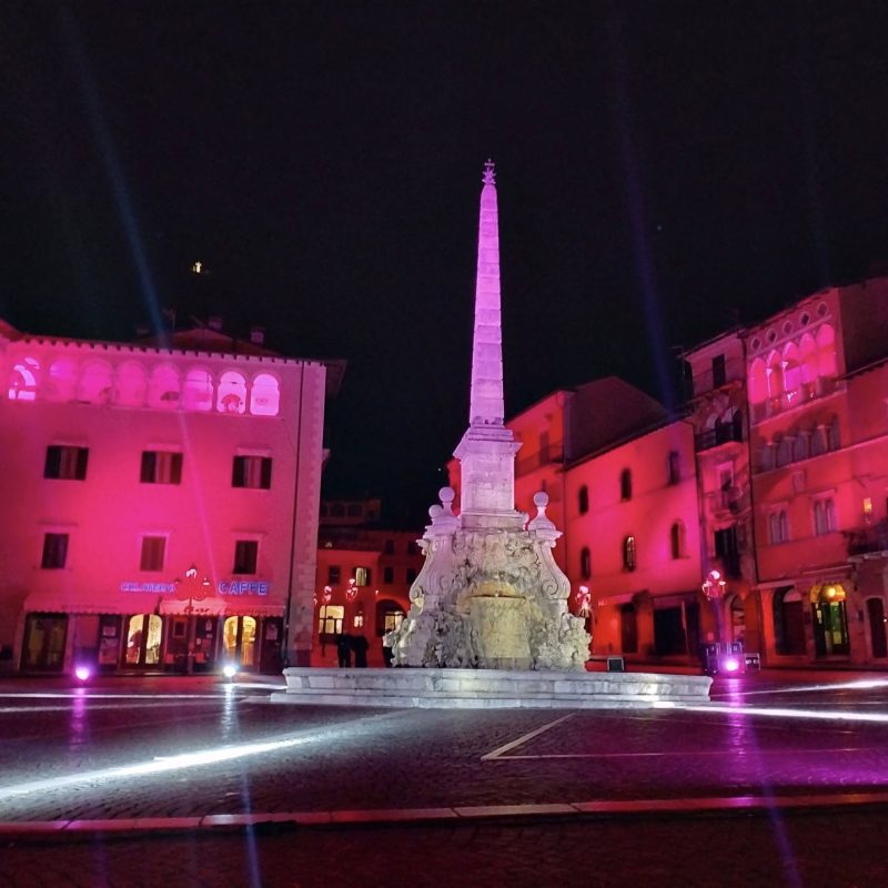 Tagliacozzo si illumina di rosa