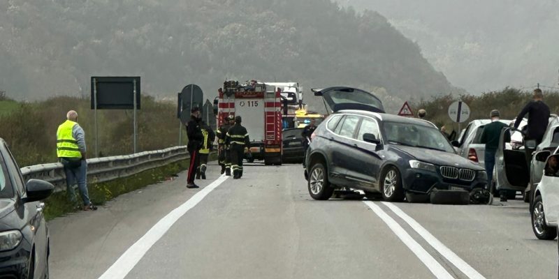 Grave incidente sulla ex Superstrada del Liri: tre auto coinvolte