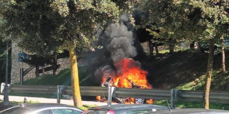 Celano, automobile in fiamme sulla statale 696