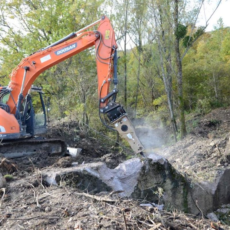 lavori di rimozione di 5 barriere lungo il fiume Giovenco