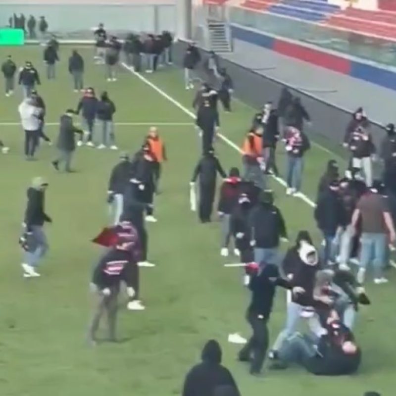 Botte da orbi e mazzate al termine della partita di Serie D L'Aquila - Sambenedettese: tifosi armati di cinghie e bastoni