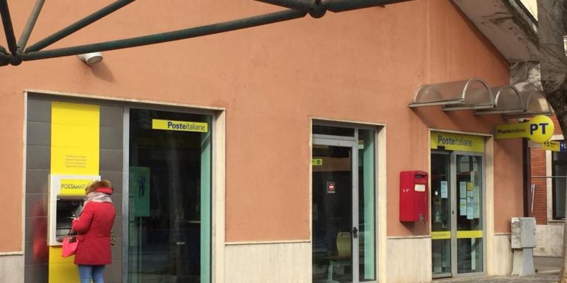 L'ufficio postale di piazza Matteotti ad Avezzano