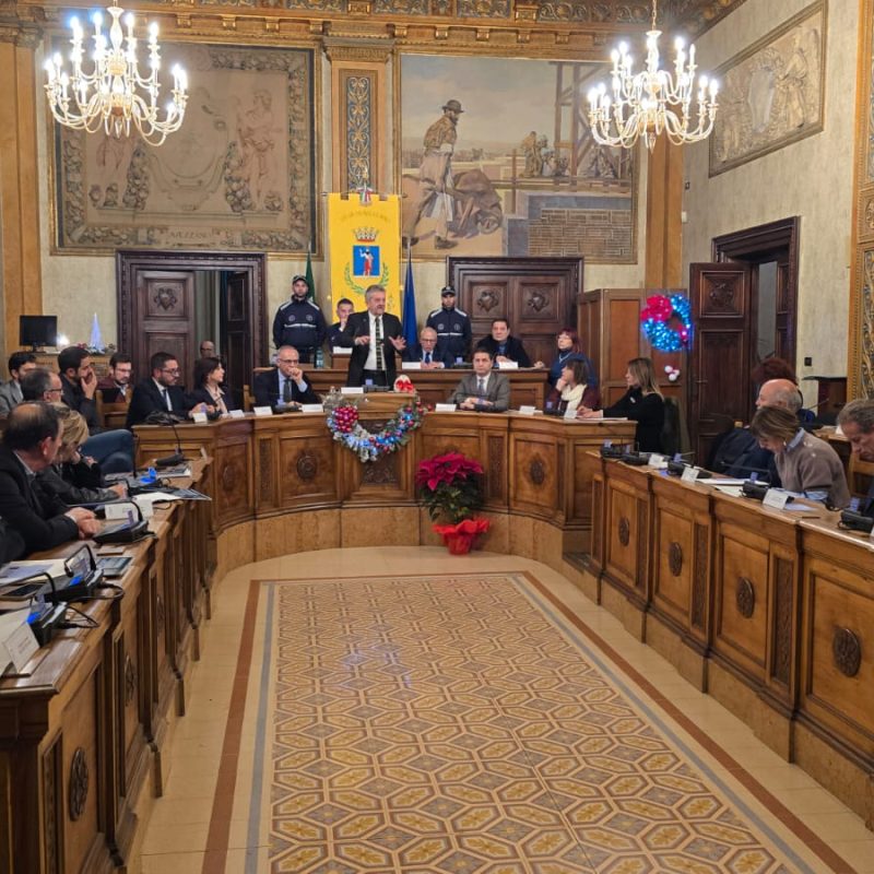 Avezzano, il Consiglio comunale approva l’uscita da Aciam,