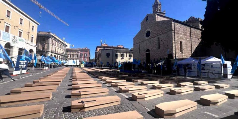 158 bare in piazza a Teramo, la battaglia della Uil contro le morti sul lavoro